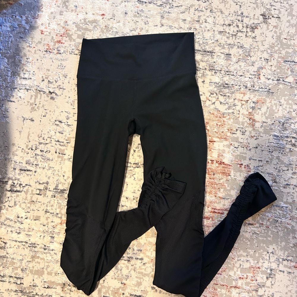 Fabletics Size XS Black Ruched Leggings - Picture 3 of 4